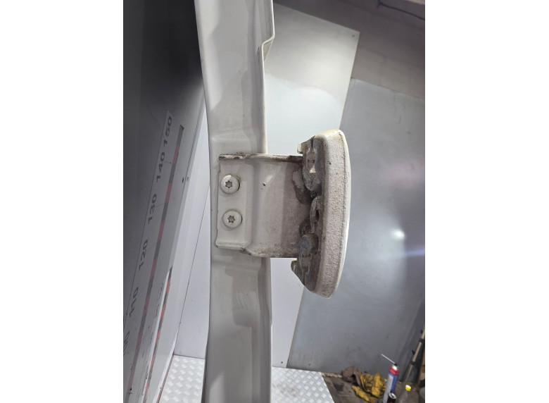 Петля двери задней левой к Peugeot Boxer, 2008г.