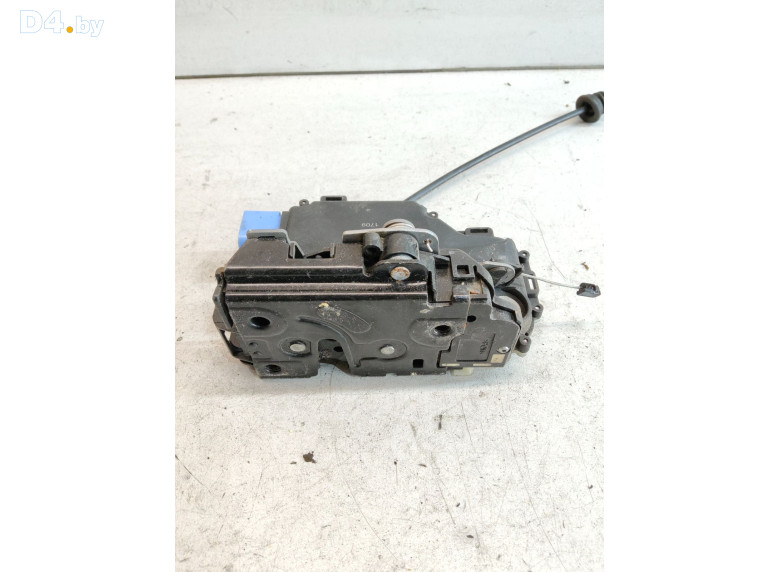 Замок двери передней левой к Volkswagen Polo 2005 г.