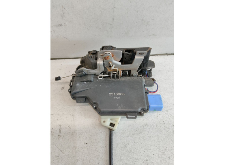 Замок двери передней левой к Volkswagen Polo, 2005г.