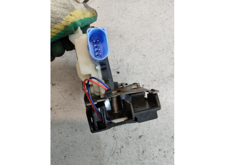 Замок двери передней левой к Volkswagen Polo, 2005г.