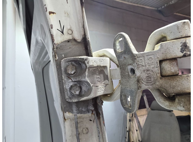 Петля двери задней левой к Peugeot Boxer, 2008г.