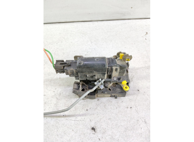 Замок двери передней левой к Renault Master, 2009г.