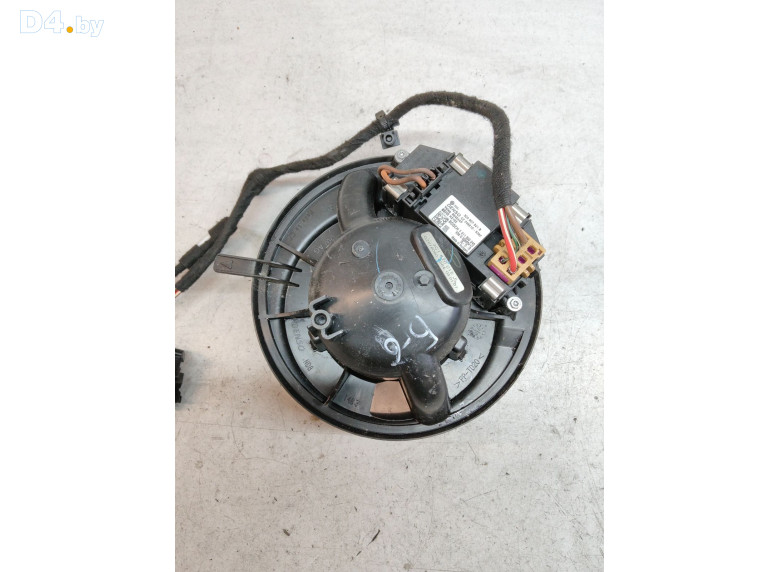 Моторчик печки к Volkswagen Passat 2006 г.