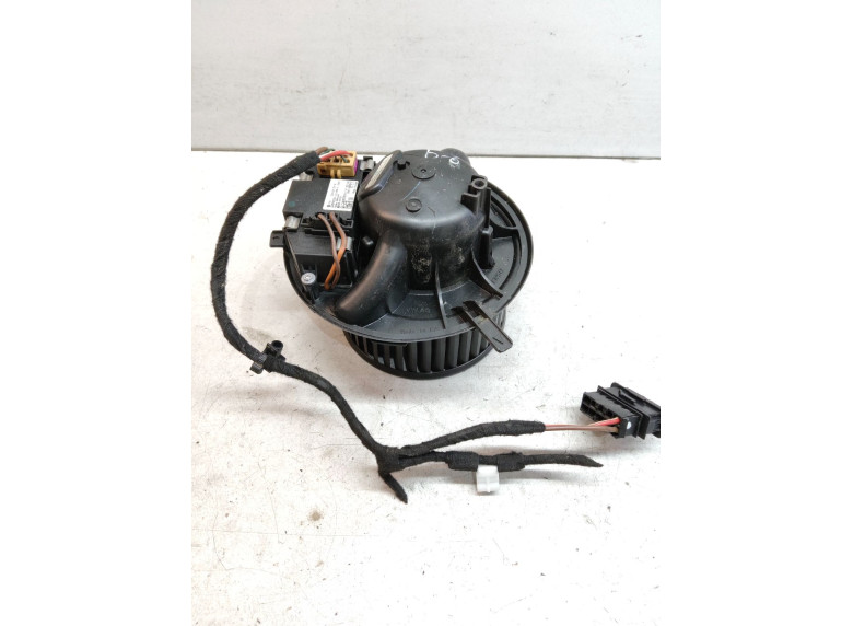 Моторчик печки к Volkswagen Passat, 2006г.