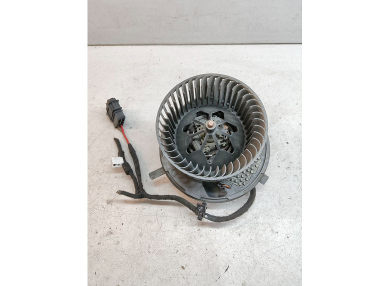 Моторчик печки к Volkswagen Passat, 2006г.