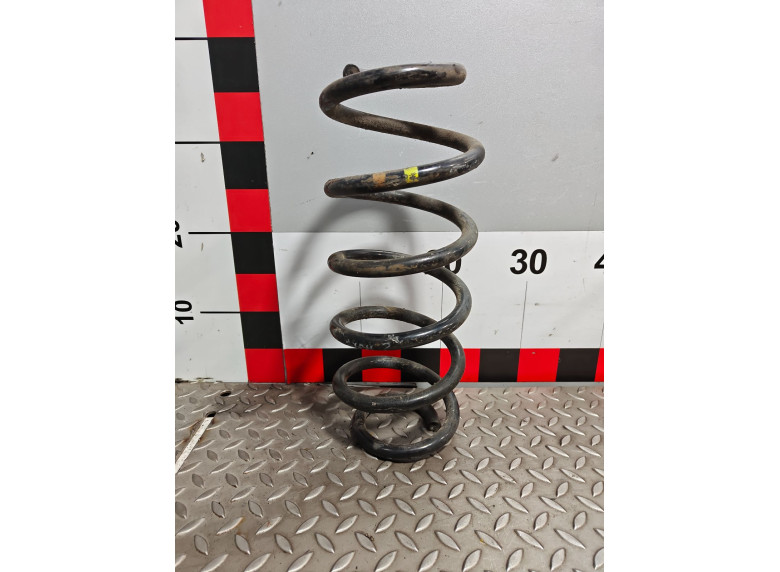 Пружина передняя к Volkswagen Passat, 2003г.