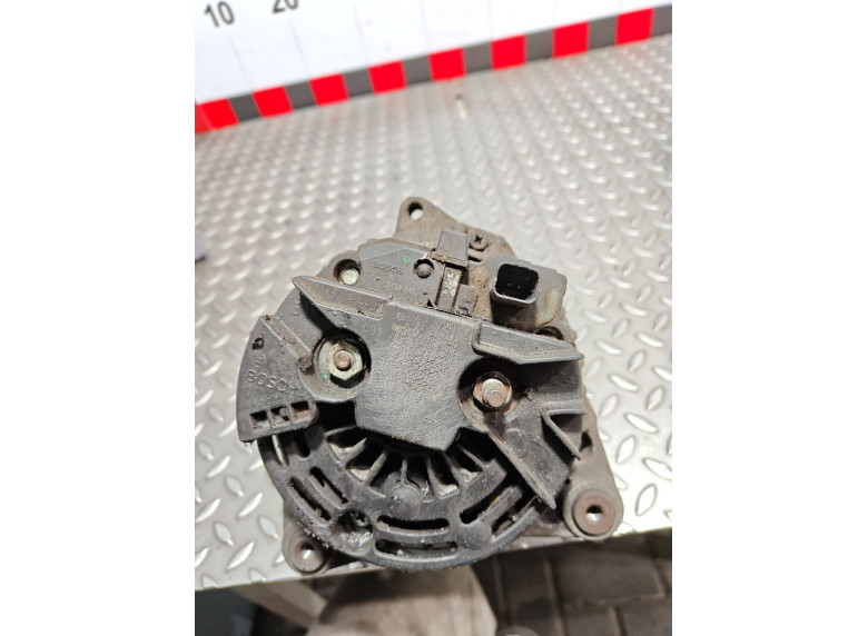 Генератор к Renault Master, 2003г.