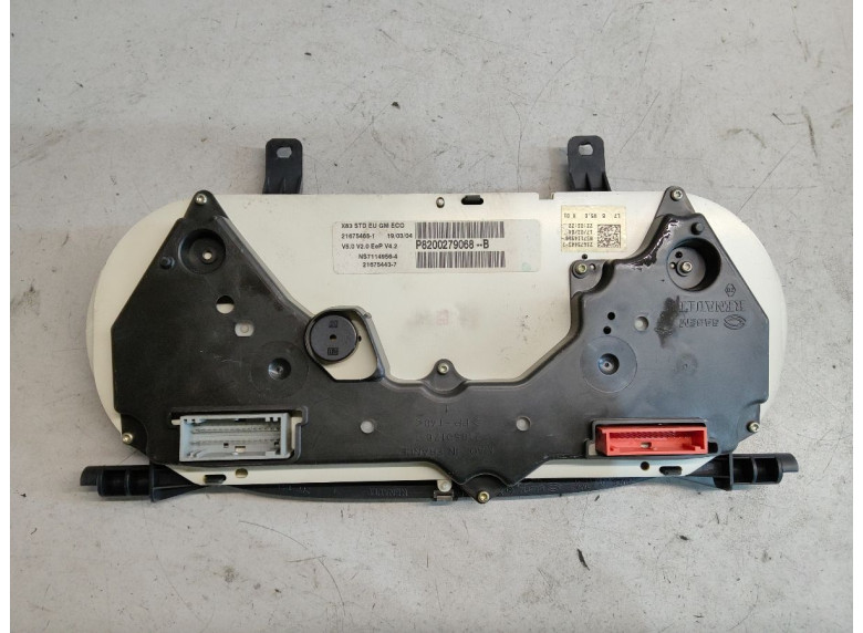 Щиток приборов (приборная панель) к Opel Vivaro, 2004г.