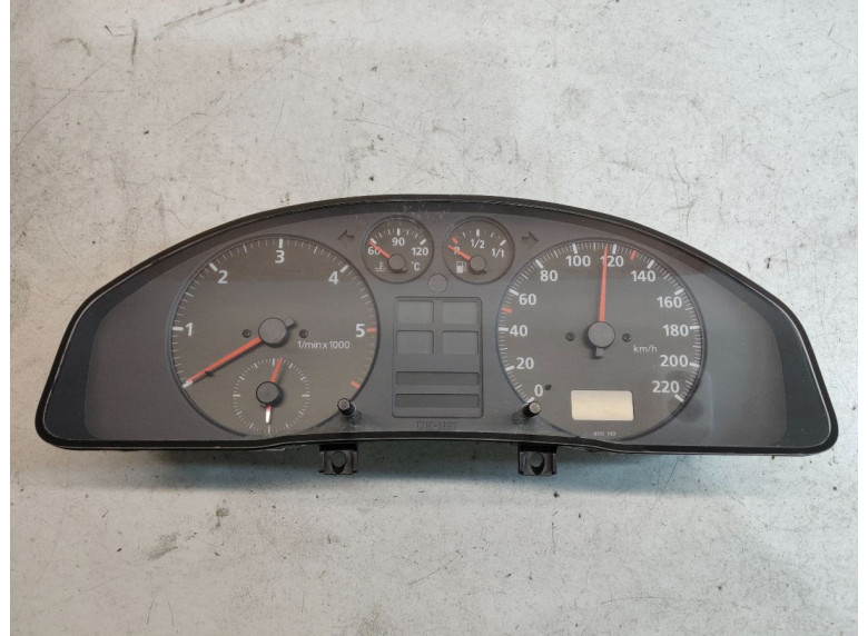 Щиток приборов (приборная панель) к Audi A4, 1998г.