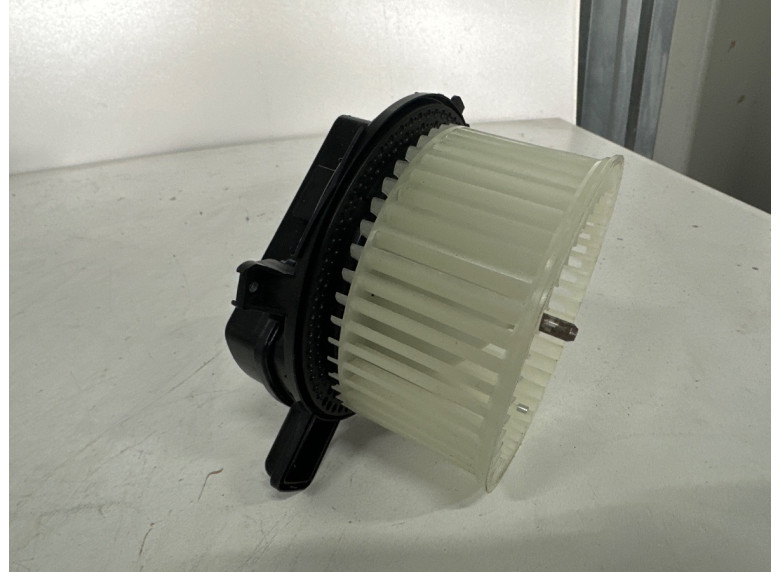 Моторчик печки к BMW XM G09, 2023г.