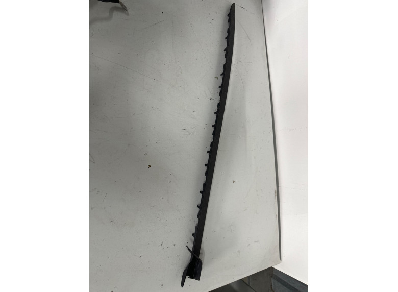 Молдинг стекла лобового к BMW XM G09, 2023г.