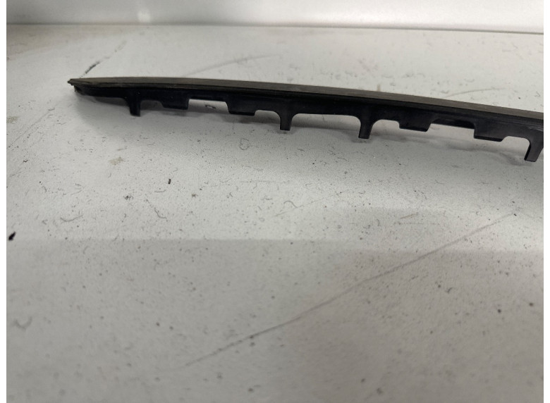 Молдинг стекла лобового к BMW XM G09, 2023г.