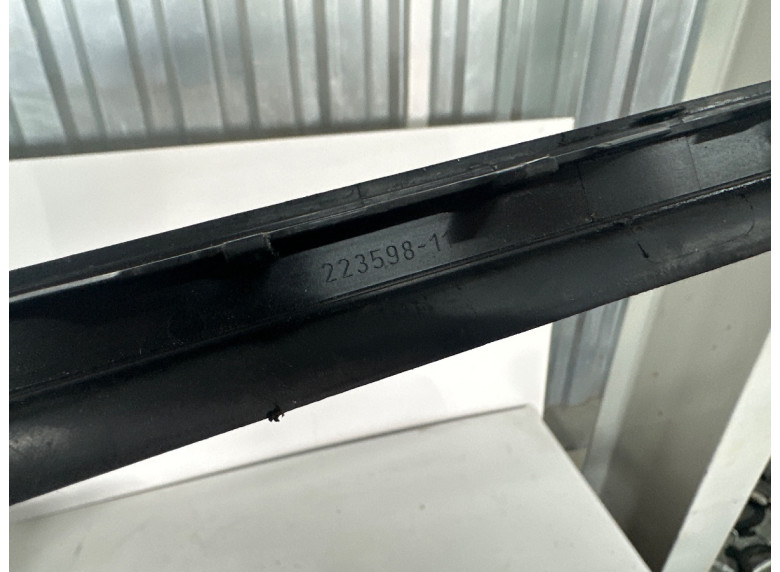 Молдинг стекла лобового к BMW XM G09, 2023г.