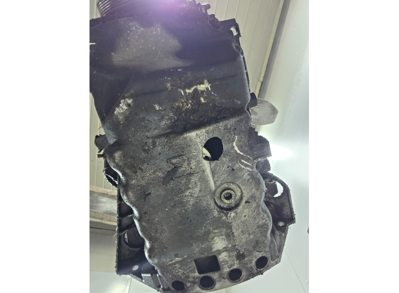 Двигатель к Renault Trafic, 2004г.