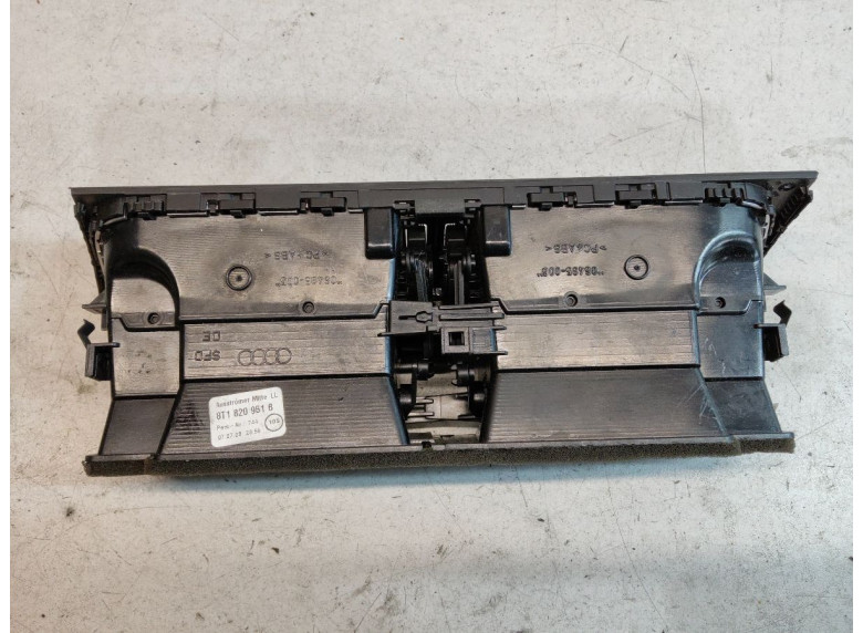 Дефлектор обдува салона к Audi A4, 2008г.