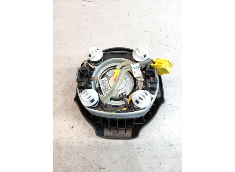 Подушка безопасности водителя к Volkswagen Touran, 2011г.