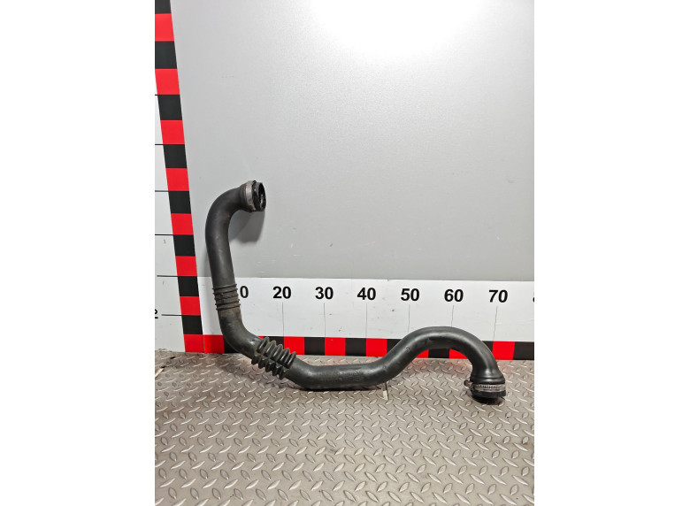 Патрубок интеркулера к Opel Vivaro, 2003г.