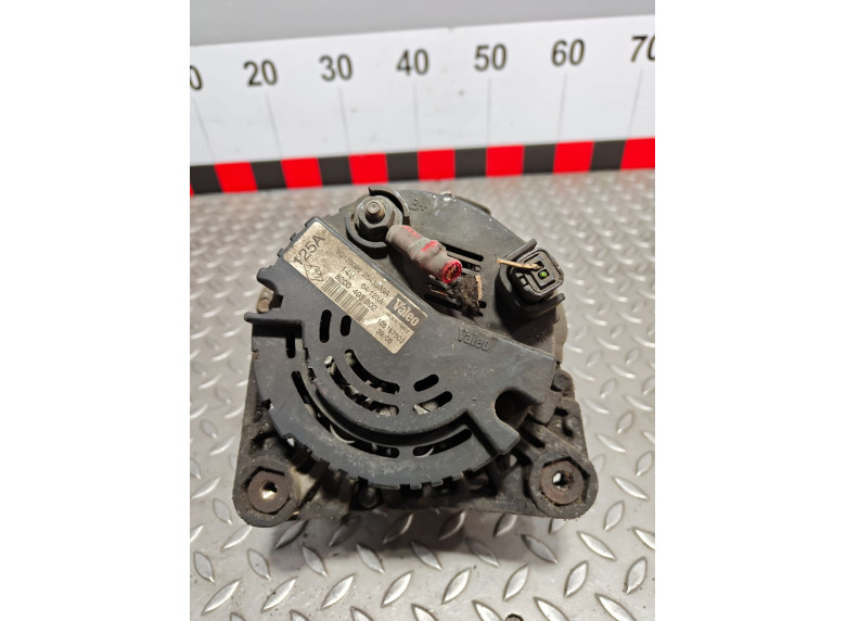 Генератор к Renault Trafic, 2003г.