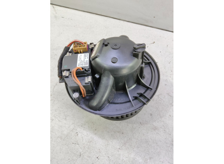 Моторчик печки к Volkswagen Passat, 2006г.