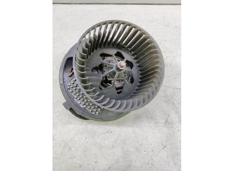 Моторчик печки к Volkswagen Passat, 2006г.