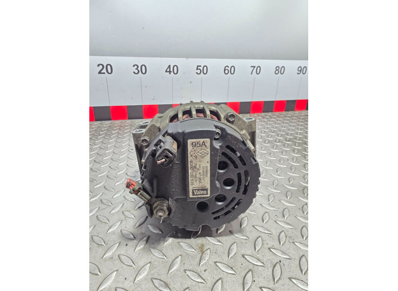 Генератор к Renault Scenic, 2002г.