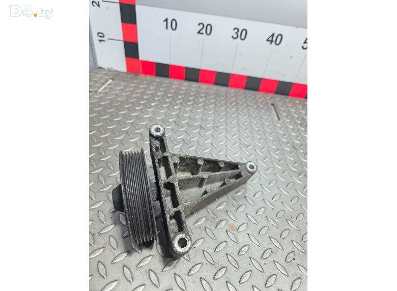 Кронштейн компрессора кондиционера к Mercedes VitoW639 2006 г.