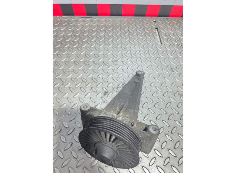 Кронштейн компрессора кондиционера к Mercedes Vito W639, 2006г.