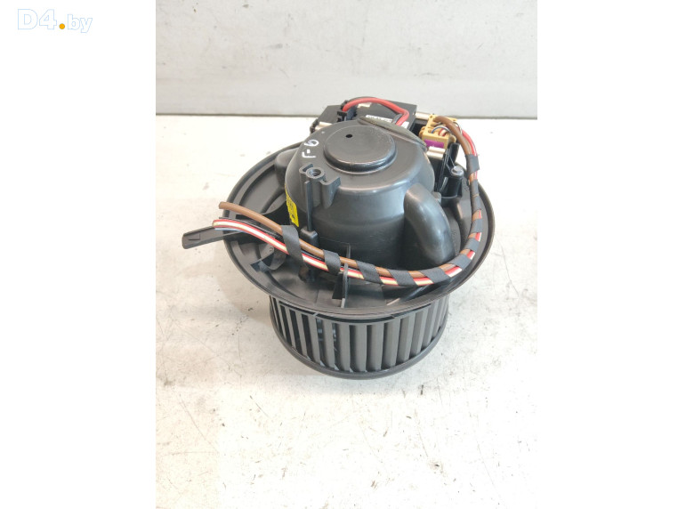 Моторчик печки к Volkswagen Golf 2012 г.