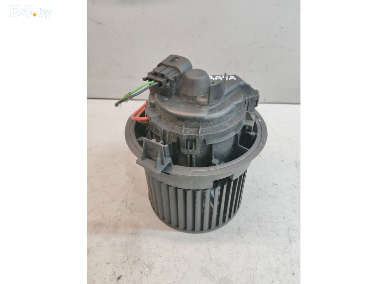 Моторчик печки к Dacia Logan 2014 г.