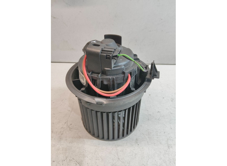 Моторчик печки к Dacia Logan, 2014г.