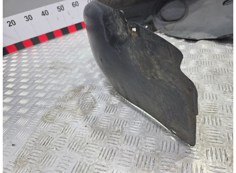 Защита арок передняя правая (подкрылок) к Volkswagen Passat, 2001г.