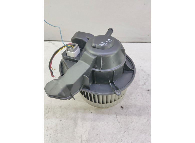 Моторчик печки к Volvo V70, 2001г.