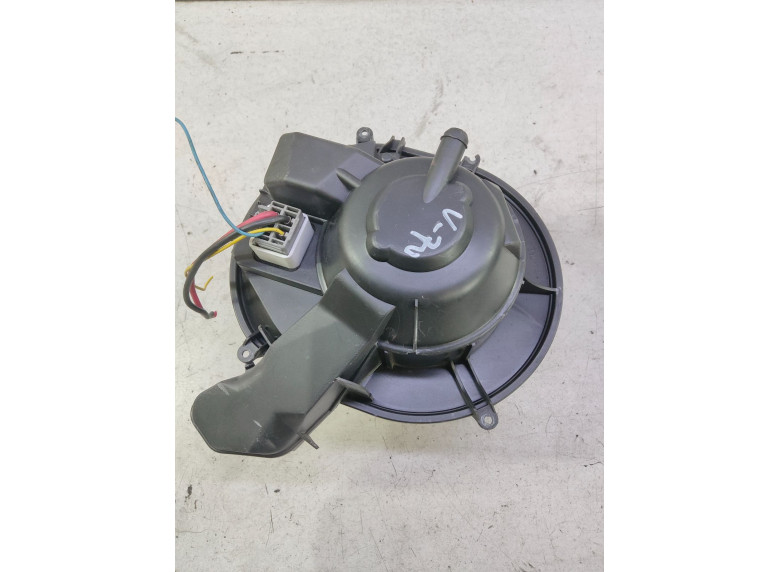 Моторчик печки к Volvo V70, 2001г.