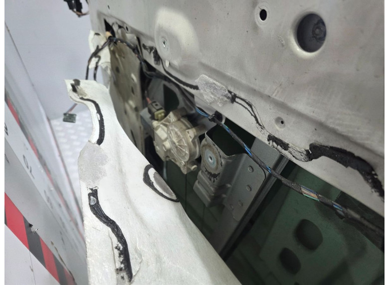 Стеклоподъемник электрический передний правый к Volkswagen Crafter, 2008г.