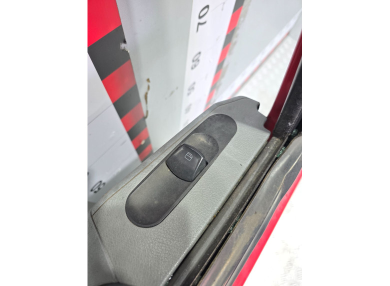 Кнопка стеклоподъемника переднего правого к Mercedes Vito W639, 2006г.