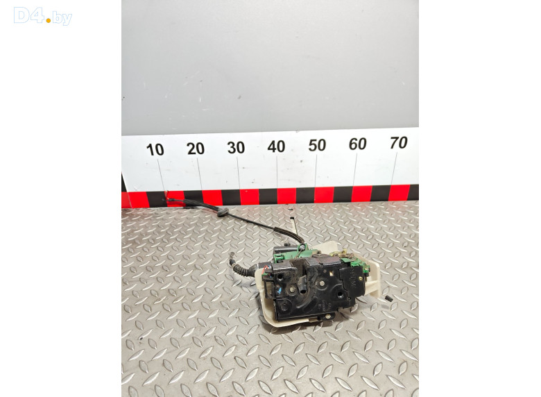 Замок двери передней правой к Volkswagen Passat 2002 г.