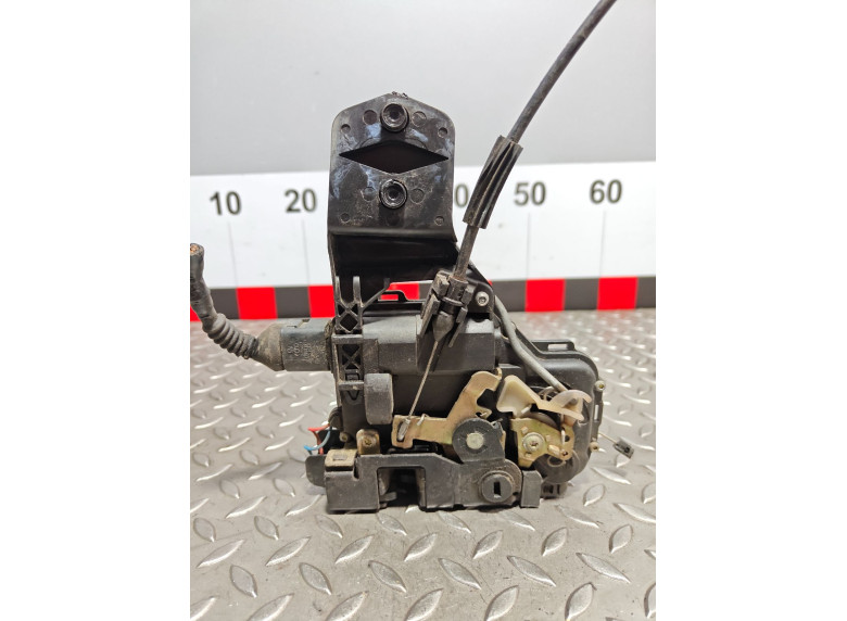 Замок двери задней правой к Volkswagen Golf, 1998г.