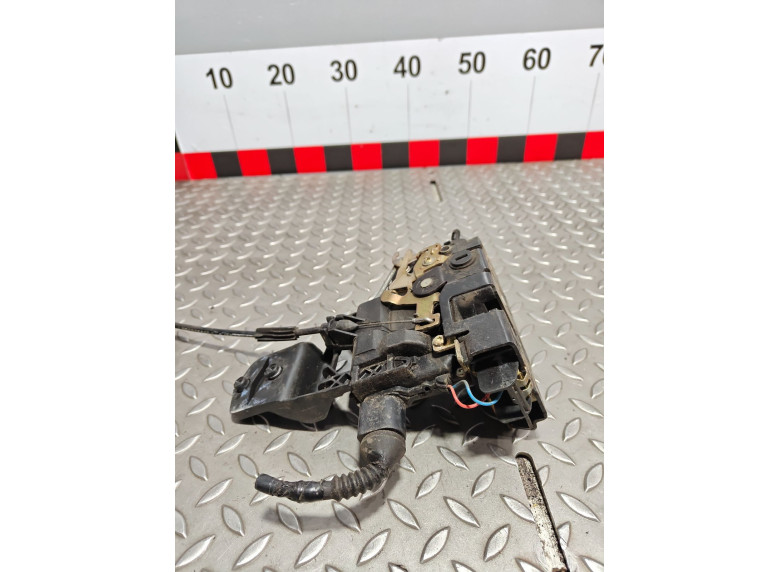 Замок двери задней правой к Volkswagen Golf, 1998г.