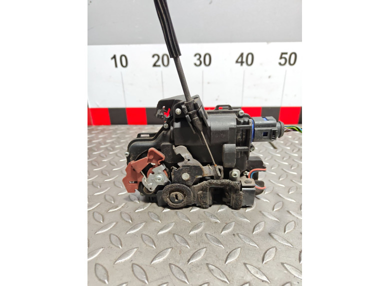 Замок двери задней левой к Skoda Fabia, 2006г.