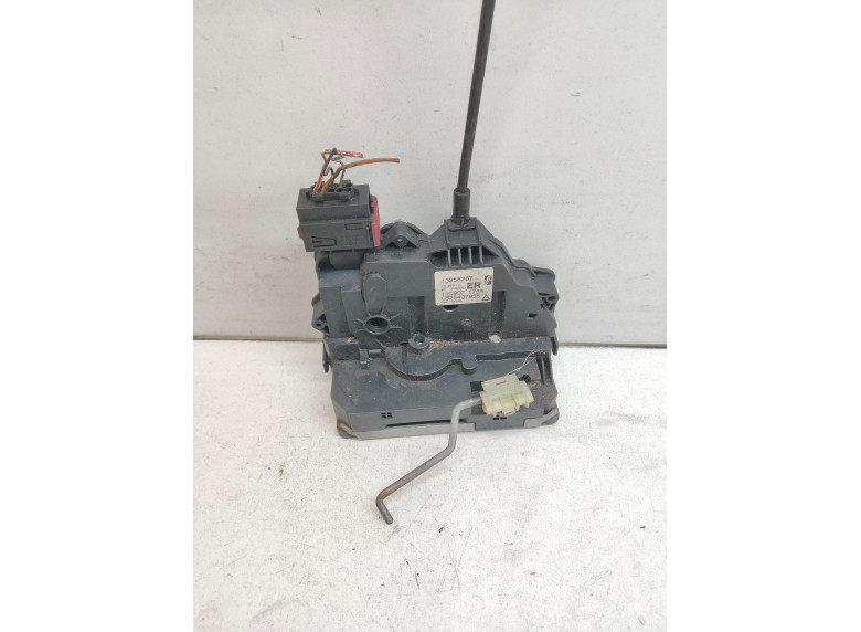 Замок двери задней правой к Opel Astra, 2007г.