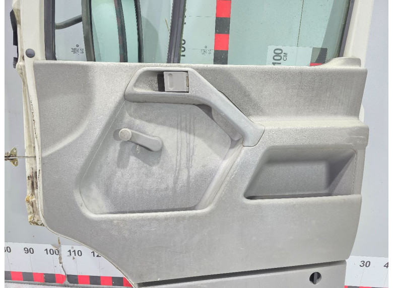 Обшивка двери передней правой (дверная карта) к Volkswagen LT, 2001г.