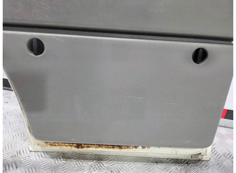 Обшивка двери передней правой (дверная карта) к Volkswagen LT, 2001г.