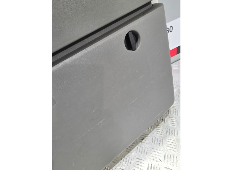 Обшивка двери передней правой (дверная карта) к Volkswagen LT, 2001г.