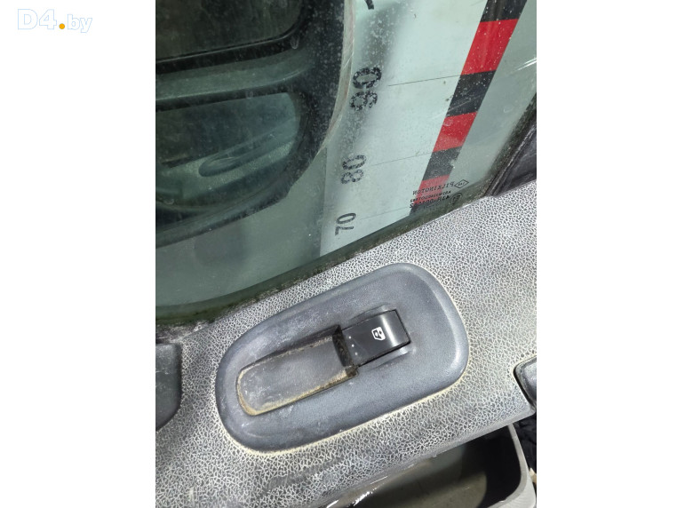 Кнопка стеклоподъемника переднего правого к Renault Master 2013 г.