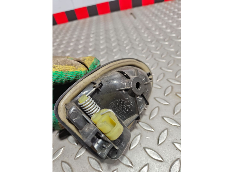 Ручка внутренняя передняя правая к Opel Vivaro, 2006г.