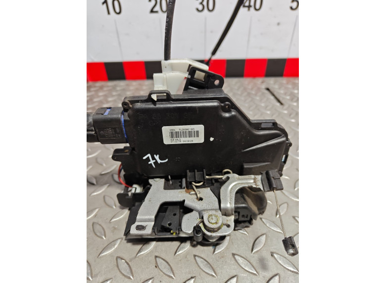 Замок двери задней левой к Volkswagen Golf Plus, 2006г.