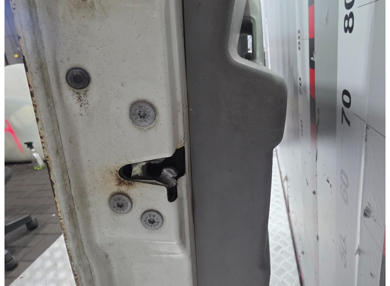 Замок двери передней левой к Volkswagen LT, 2001г.