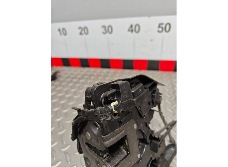 Замок двери передней левой к Renault Megane, 2019г.
