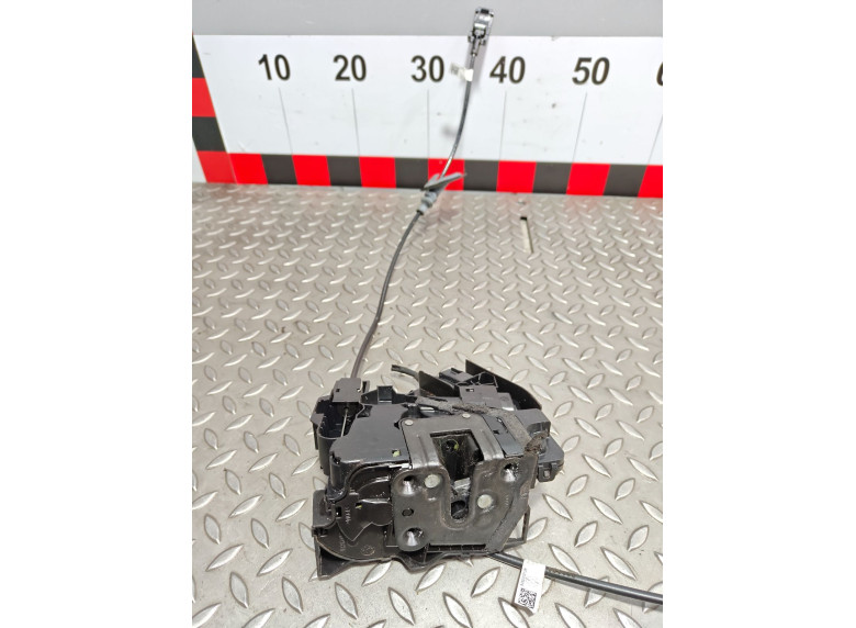 Замок двери передней правой к Renault Megane, 2019г.