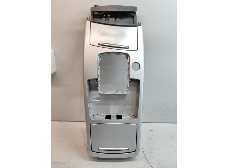 Консоль салона (кулисная часть) к Audi A6, 2007г.